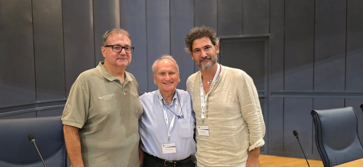 Themis G. Dallas, Xenophon Moussas y Gaspare Russo en el congreso SEAC XXXIII.